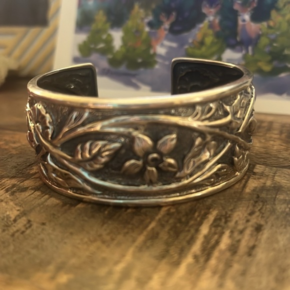 Floral sterling silver cuff bracelet ✨ - Picture 2 of 8